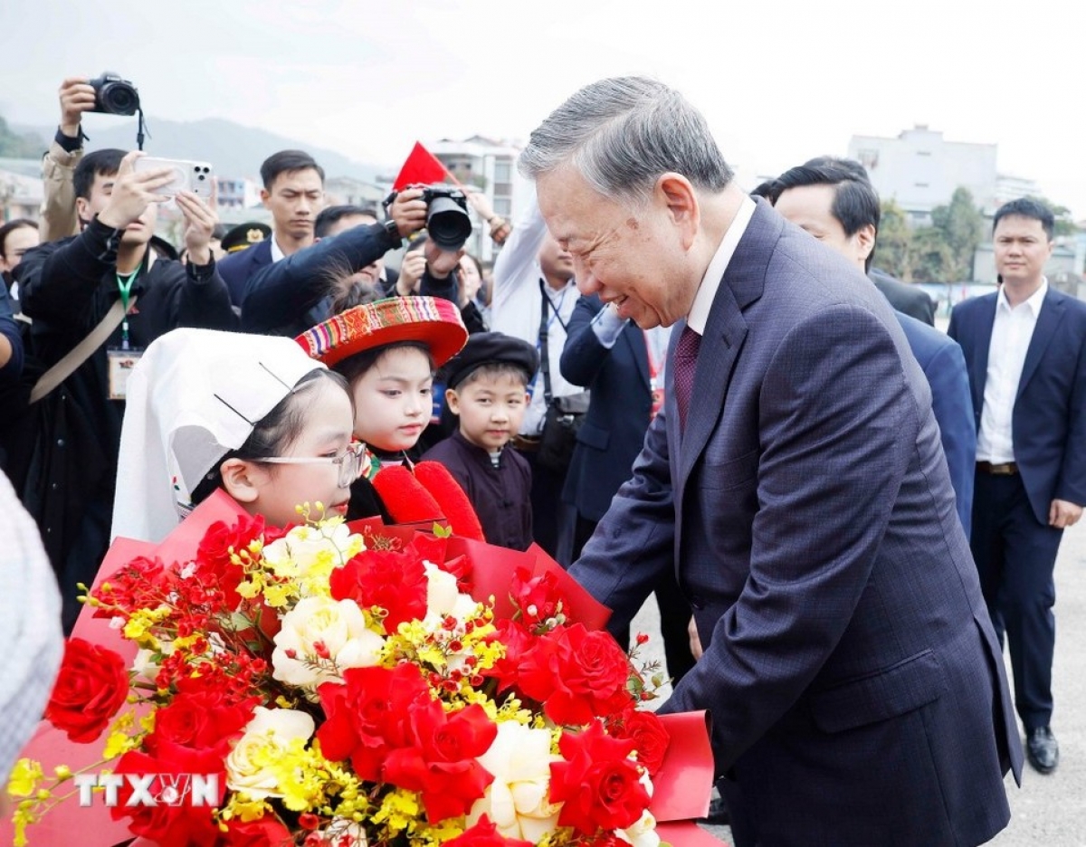 'Tiếp tục chung sức, đồng lòng đưa Cao Bằng tiến lên vững chắc'