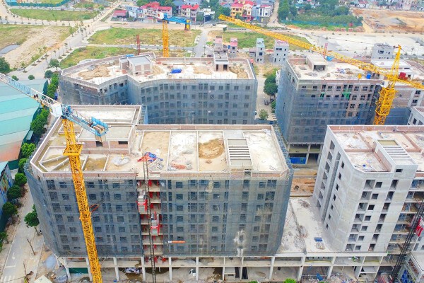 Nhà ở xã hội Uy Nỗ được người dân xếp hàng từ nửa đêm để mua đang hoàn thiện