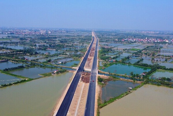 Hình ảnh tuyến đường 6 làn xe đang xây dựng ở phía nam Hà Nội