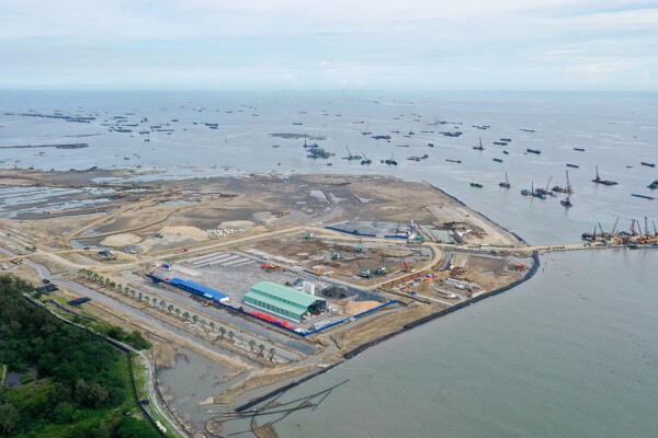 Nhà liền thổ TP HCM giảm hơn nửa giá bởi một siêu dự án lấn biển