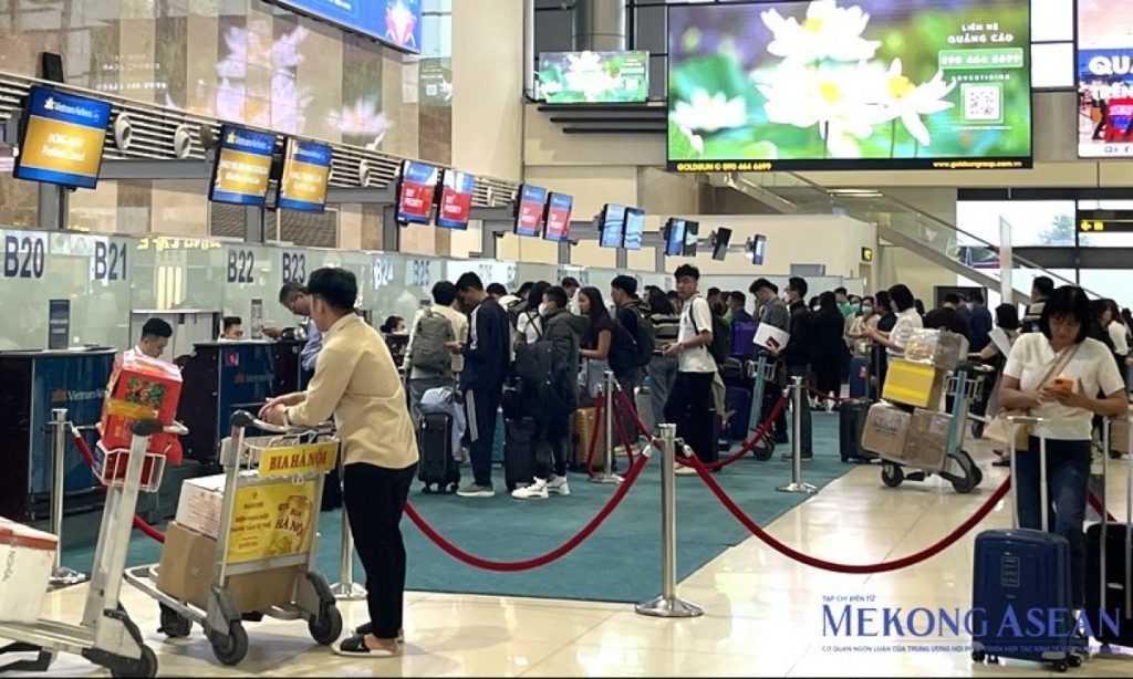 Đường bay TP HCM đi miền Trung ‘cháy’ vé缩略图 Đường bay TP HCM đi miền Trung 'cháy' vé