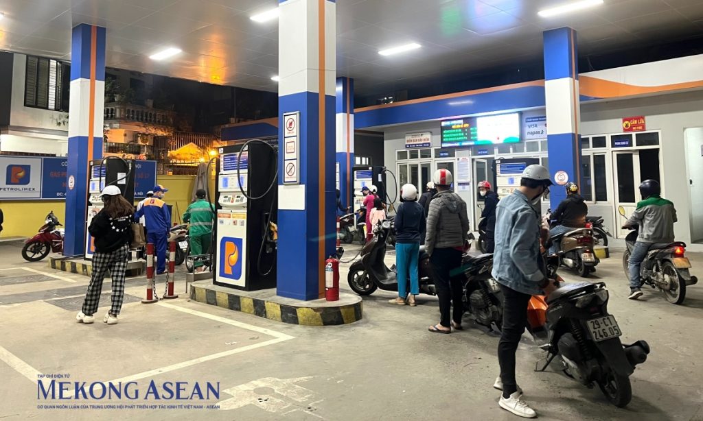 Giá xăng RON 95 có thể tăng trở lại vào chiều mai 29/1缩略图 Giá xăng RON 95 có thể tăng trở lại vào chiều mai 29/1