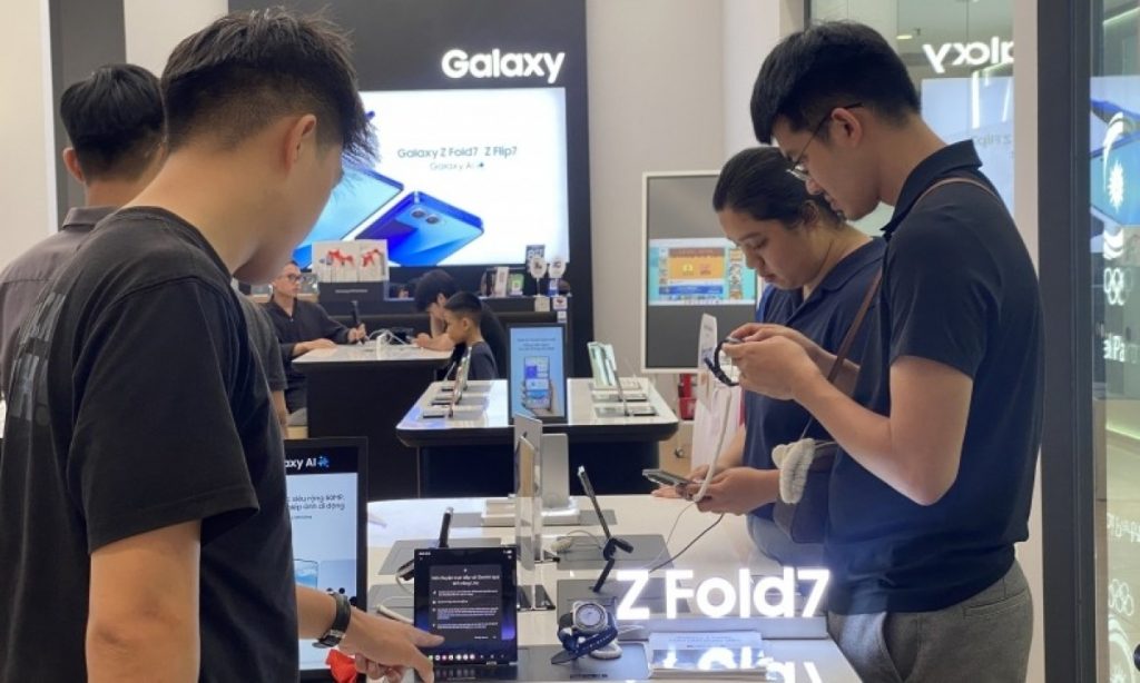 Nhà phân phối iPhone, Samsung báo lãi quý cao nhất trong 4 năm