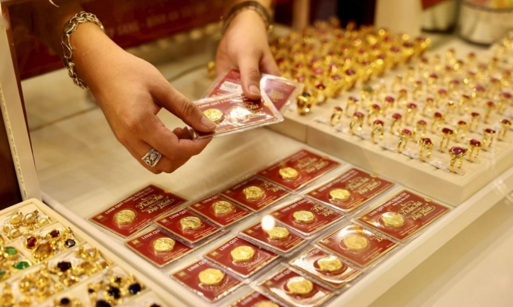 Giá vàng SJC không biến động, người mua cuối tuần trước vẫn có lãi