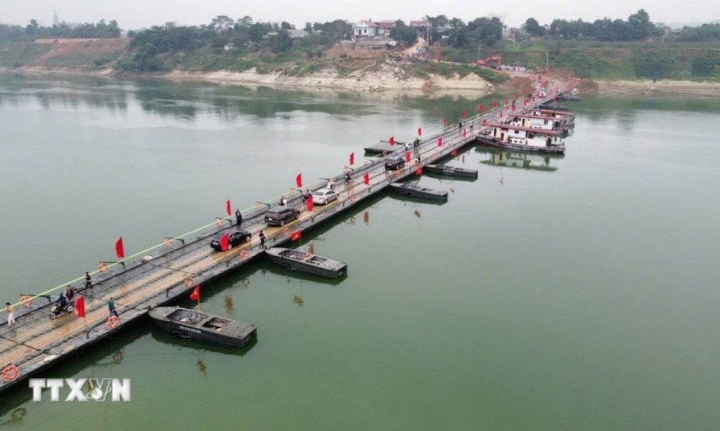 Thông xe cầu phao Đoan Hùng bắc qua sông Lô缩略图 Thông xe cầu phao Đoan Hùng bắc qua sông Lô