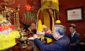 Tổng Bí thư dâng hương tại Khu Di tích Hoàng thành Thăng Long và Di tích nhà 67