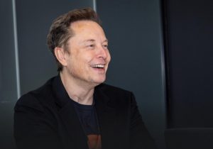 Tỷ phú Elon Musk muốn xây thành phố trên Mặt Trăng
