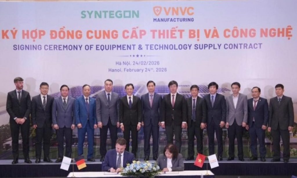 Việt Nam sắp có dây chuyền sản xuất vaccine sử dụng robot hiện đại