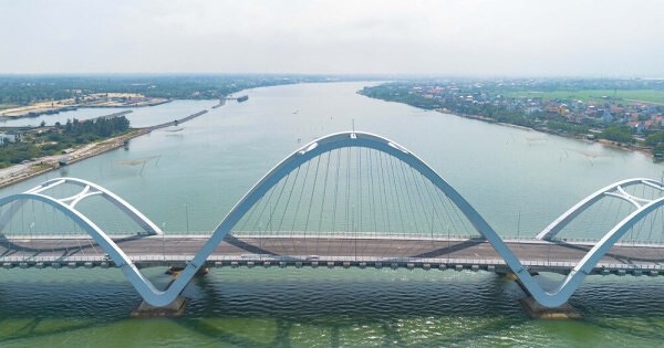 Hình ảnh cầu Nhật Lệ 3 sắp hoàn thành để kết nối bán đảo Bảo Ninh, Quảng Trị