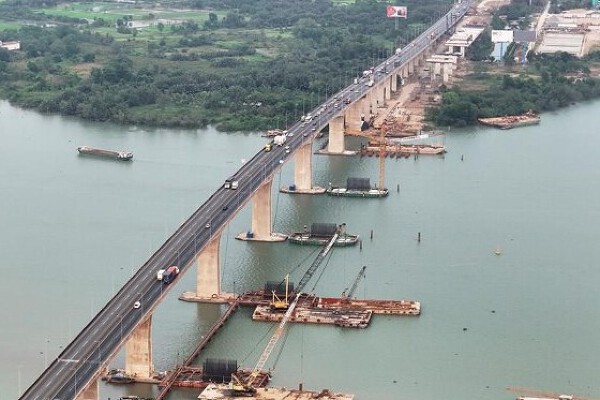 Công trường hạ tầng giao thông TP HCM 'giữ lửa' xuyên Tết