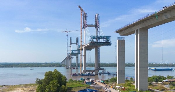 Sắp hợp long cầu Phước Khánh trên cao tốc Bến Lức