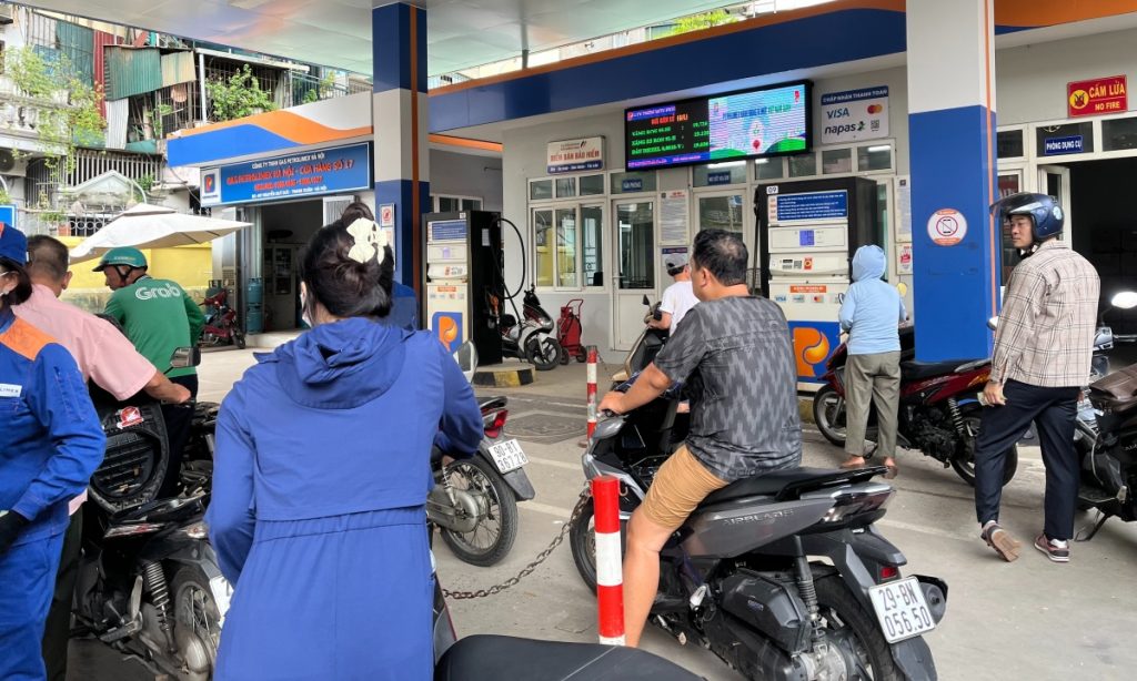 Giá xăng RON 95 vượt mốc 20.000 đồng/lít缩略图 Giá xăng RON 95 vượt mốc 20.000 đồng/lít