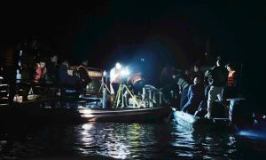 Xuyên đêm tìm kiếm nạn nhân vụ lật tàu khách hồ Thác Bà