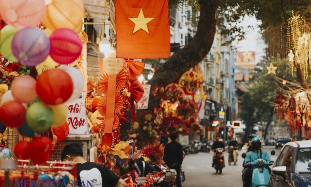 Trời nắng ấm, thuận lợi cho du Xuân